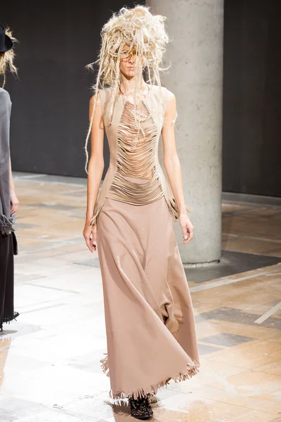 Look 19